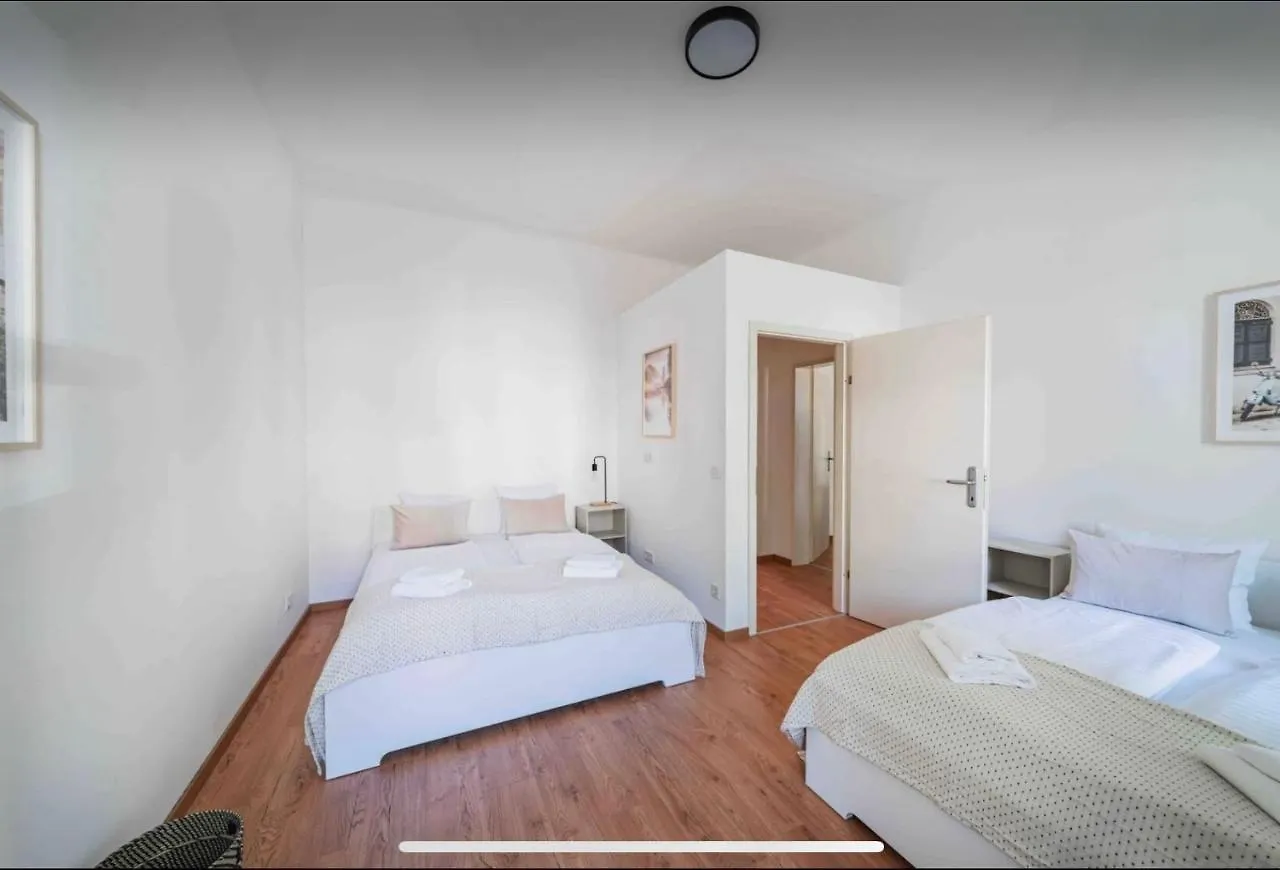 Apartments Next To Schoenbrunn Wien